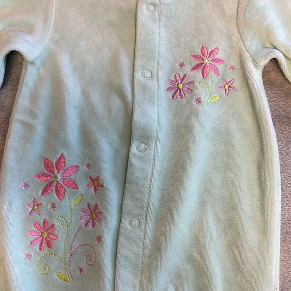 Love'n Cuddles - velour footed  sleeper. Size 3 months - Picture 2 of 4